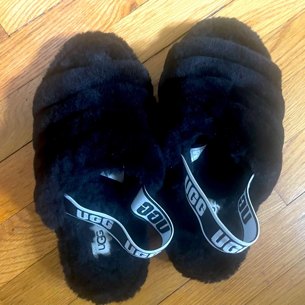 UGG Wmns size 8 fluff yeah slide black